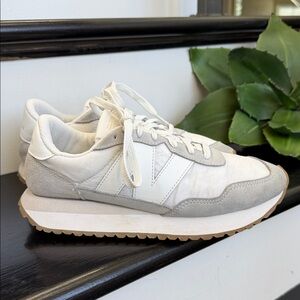 New Balance 237 women’s size 7.5 sneakers, like new retro running shoes